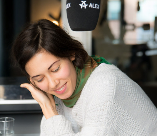 Olivia Trummer – Fly Now