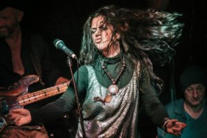 Sari Schorr by John Bull_small
